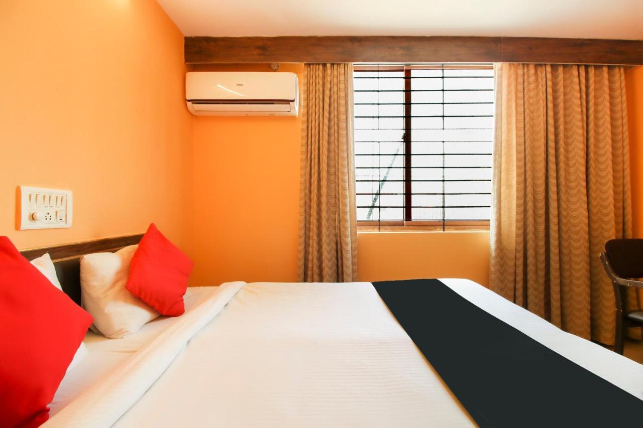 Capital O 71729 Lucky Inn Bangalore Buitenkant foto
